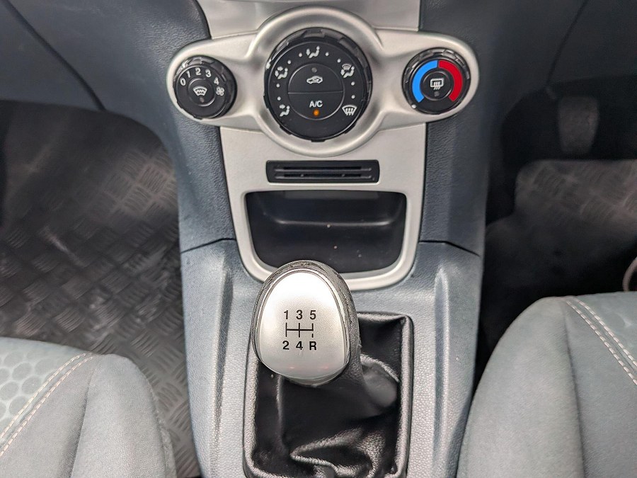 2009 Ford Fiesta photo 13