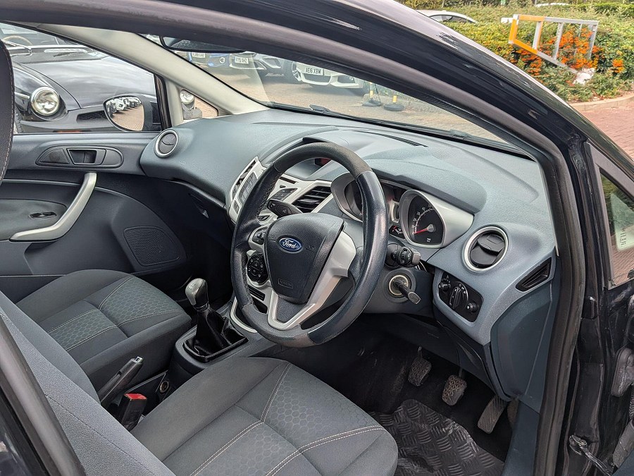 2009 Ford Fiesta photo 12