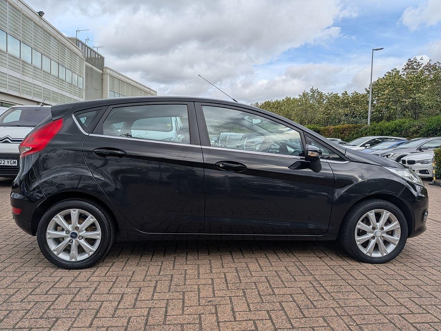 2009 Ford Fiesta photo 10