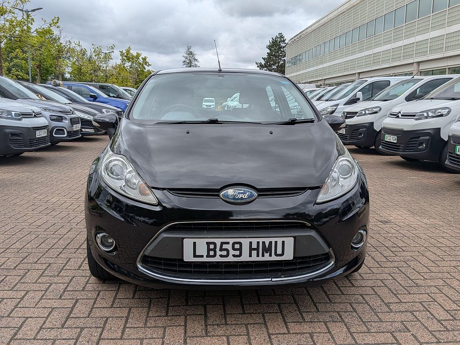 Ford Fiesta photo 2
