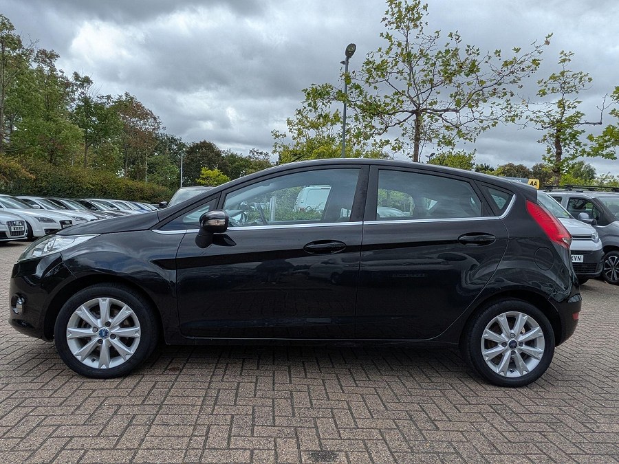 2009 Ford Fiesta photo 8