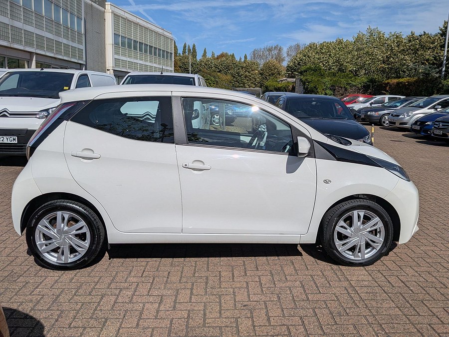 2014 Toyota AYGO photo 10
