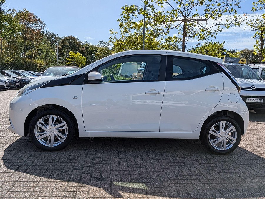2014 Toyota AYGO photo 8