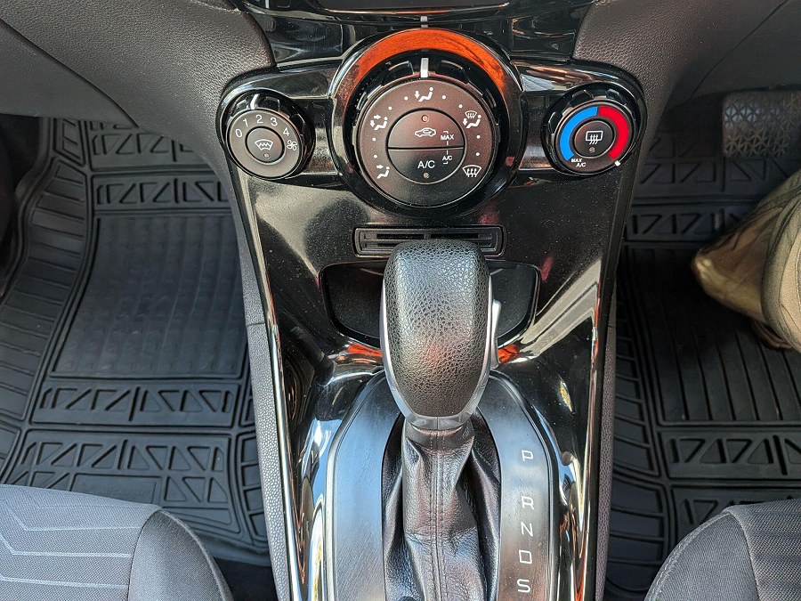 2014 Ford Fiesta photo 10