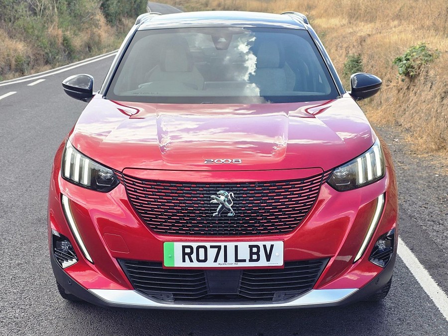 Peugeot E-2008 photo 2