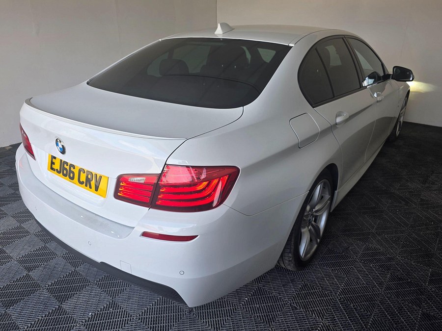 2016 BMW 5 Series photo 11