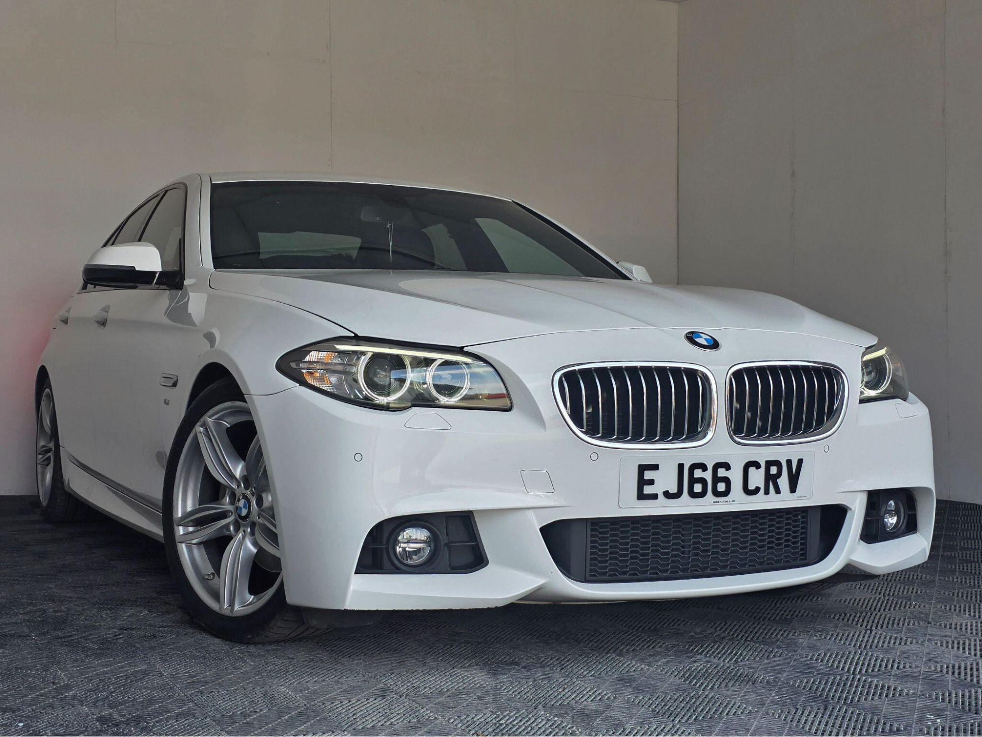 2016 BMW 5 Series 2.0 520d M Sport Auto Euro 6 (s/s) 4dr for sale at JEM Motor Group