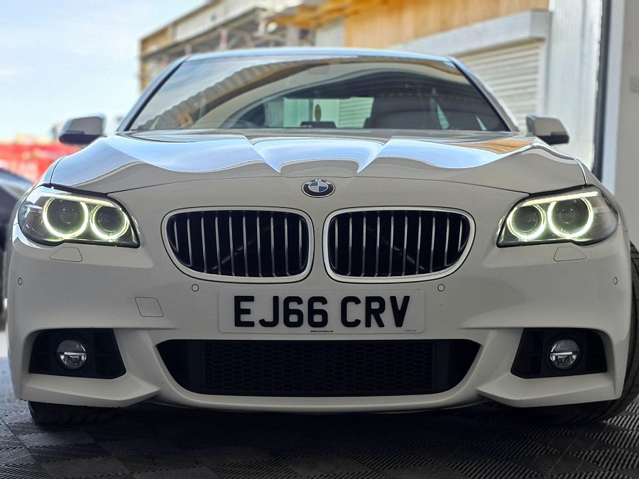 BMW 5 Series photo 2