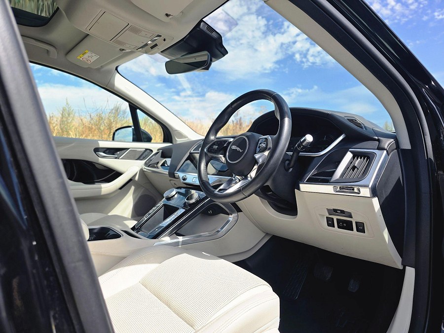 2019 Jaguar I-PACE photo 3