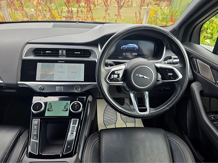 Jaguar I-PACE photo 2