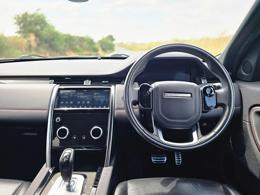 Land Rover Discovery Sport photo 2