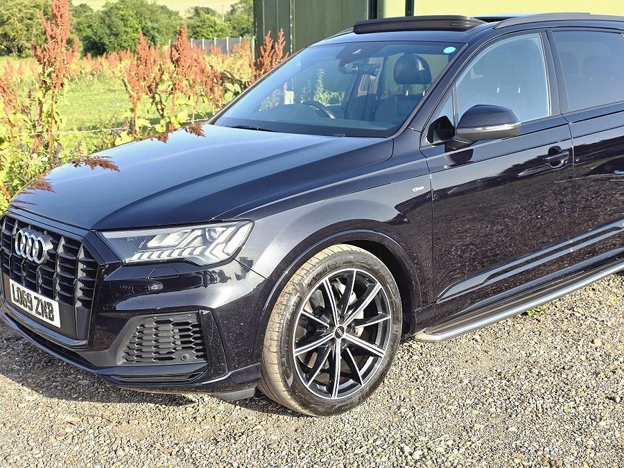 2019 Audi Q7 photo 9