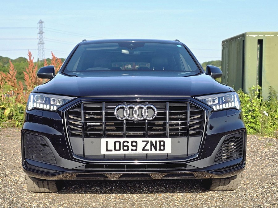 Audi Q7 photo 2