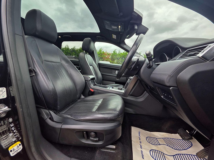Land Rover Discovery Sport photo 2