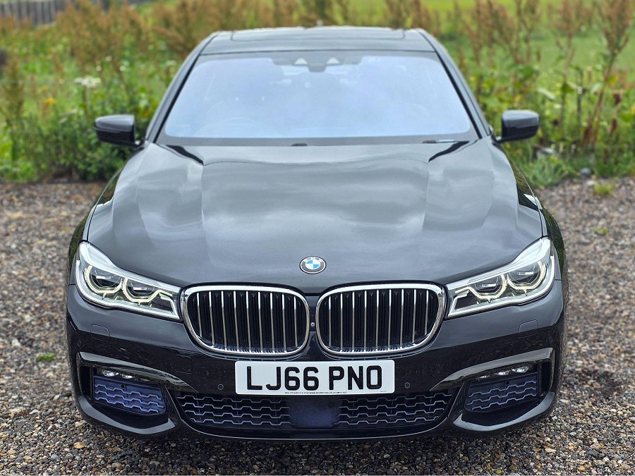 2016 BMW 7 Series photo 9