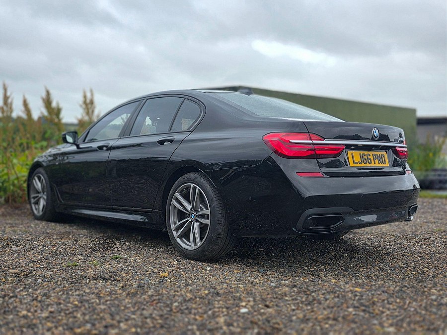 2016 BMW 7 Series photo 3