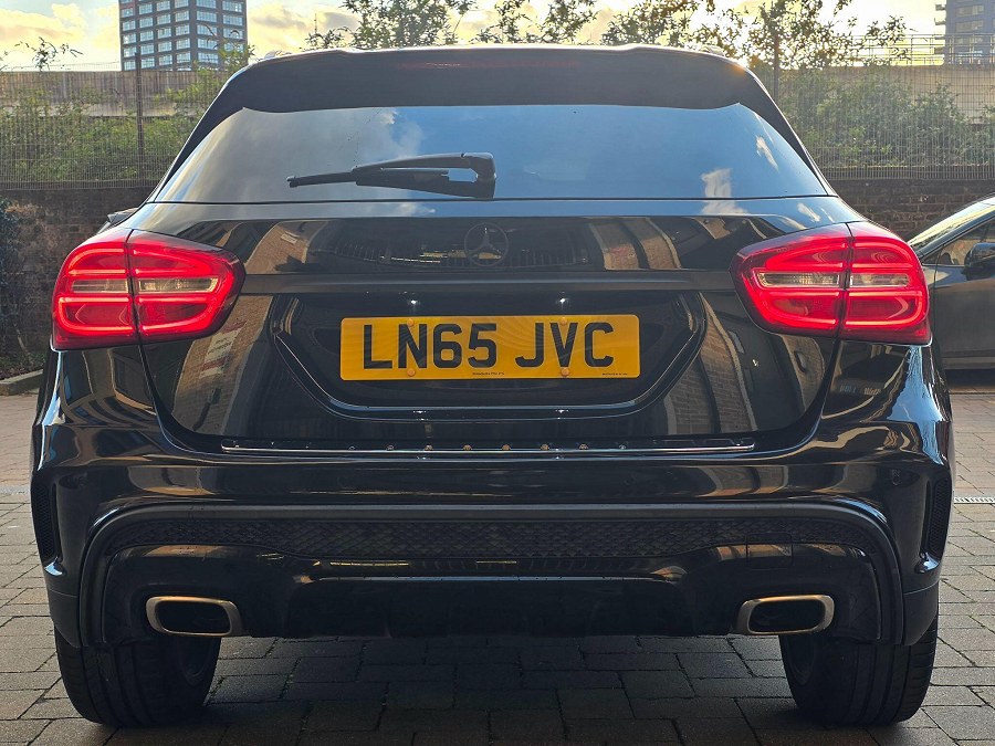 2015 Mercedes-Benz GLA photo 12