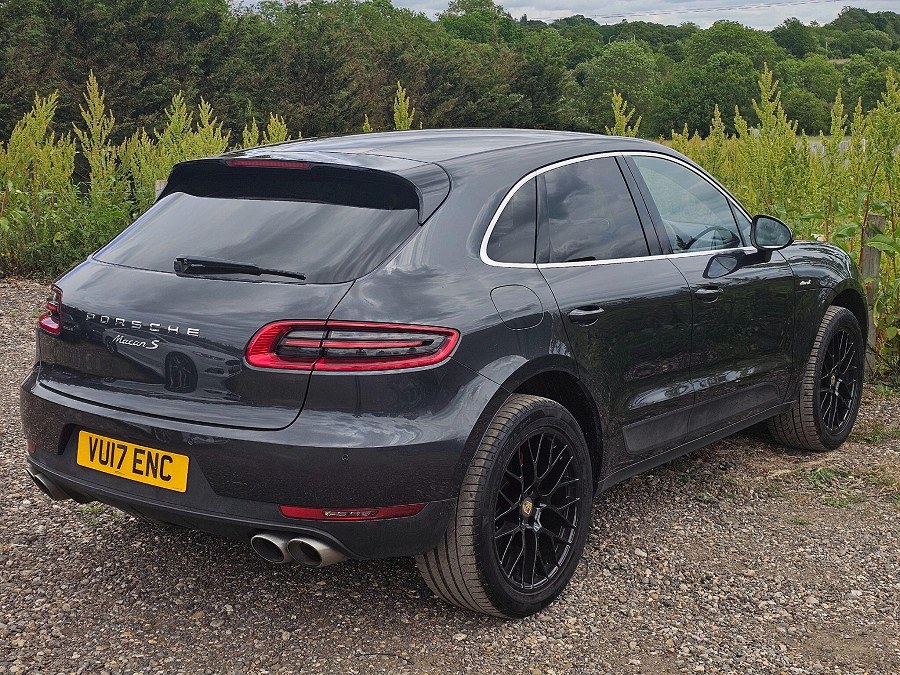 2017 Porsche Macan photo 13