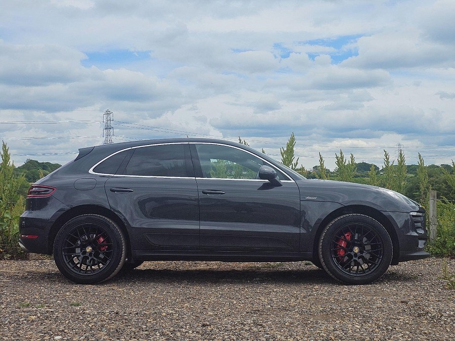 2017 Porsche Macan photo 12
