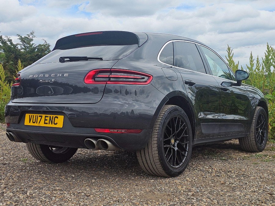 2017 Porsche Macan photo 14