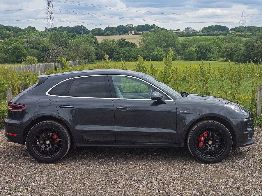 2017 Porsche Macan photo 11