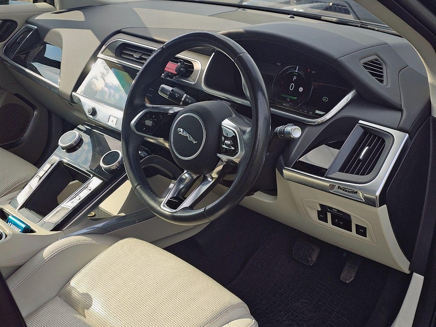 Jaguar I-PACE photo 2
