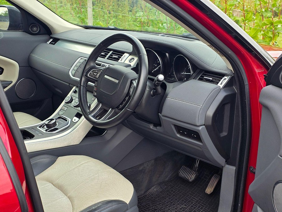 Land Rover Range Rover Evoque photo 2