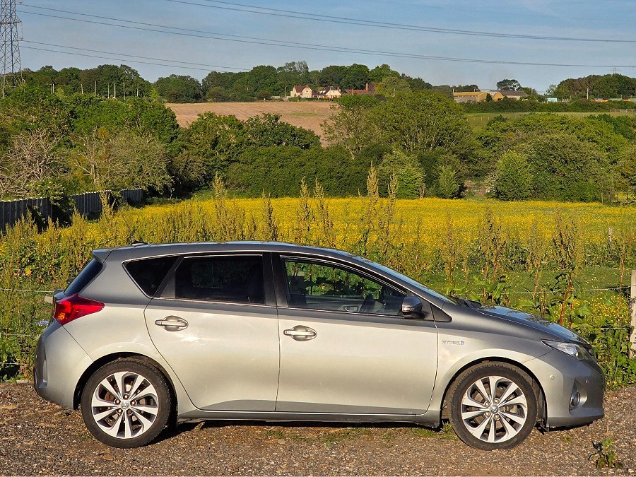 2015 Toyota Auris photo 3