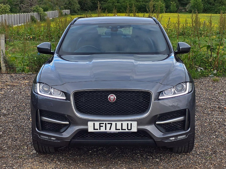 2017 Jaguar F-PACE photo 4