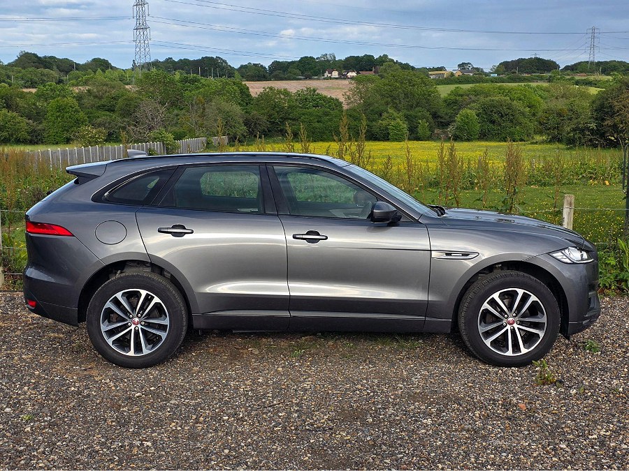 2017 Jaguar F-PACE photo 8