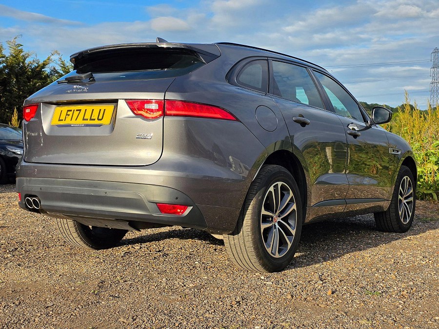 2017 Jaguar F-PACE photo 11