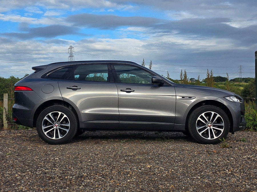 2017 Jaguar F-PACE photo 9