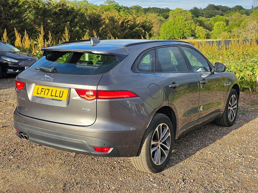 2017 Jaguar F-PACE photo 10