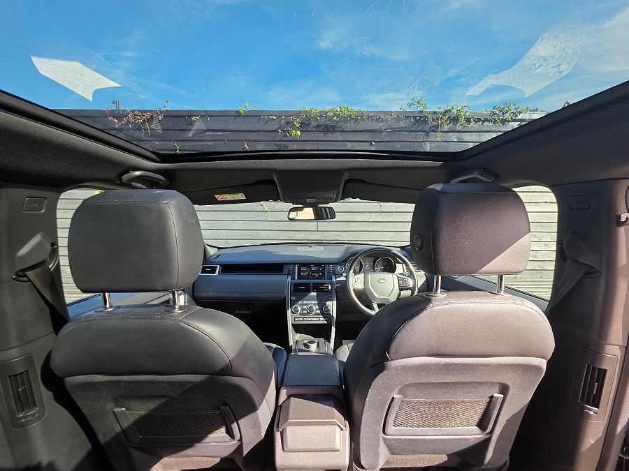 2019 Land Rover Discovery Sport photo 2