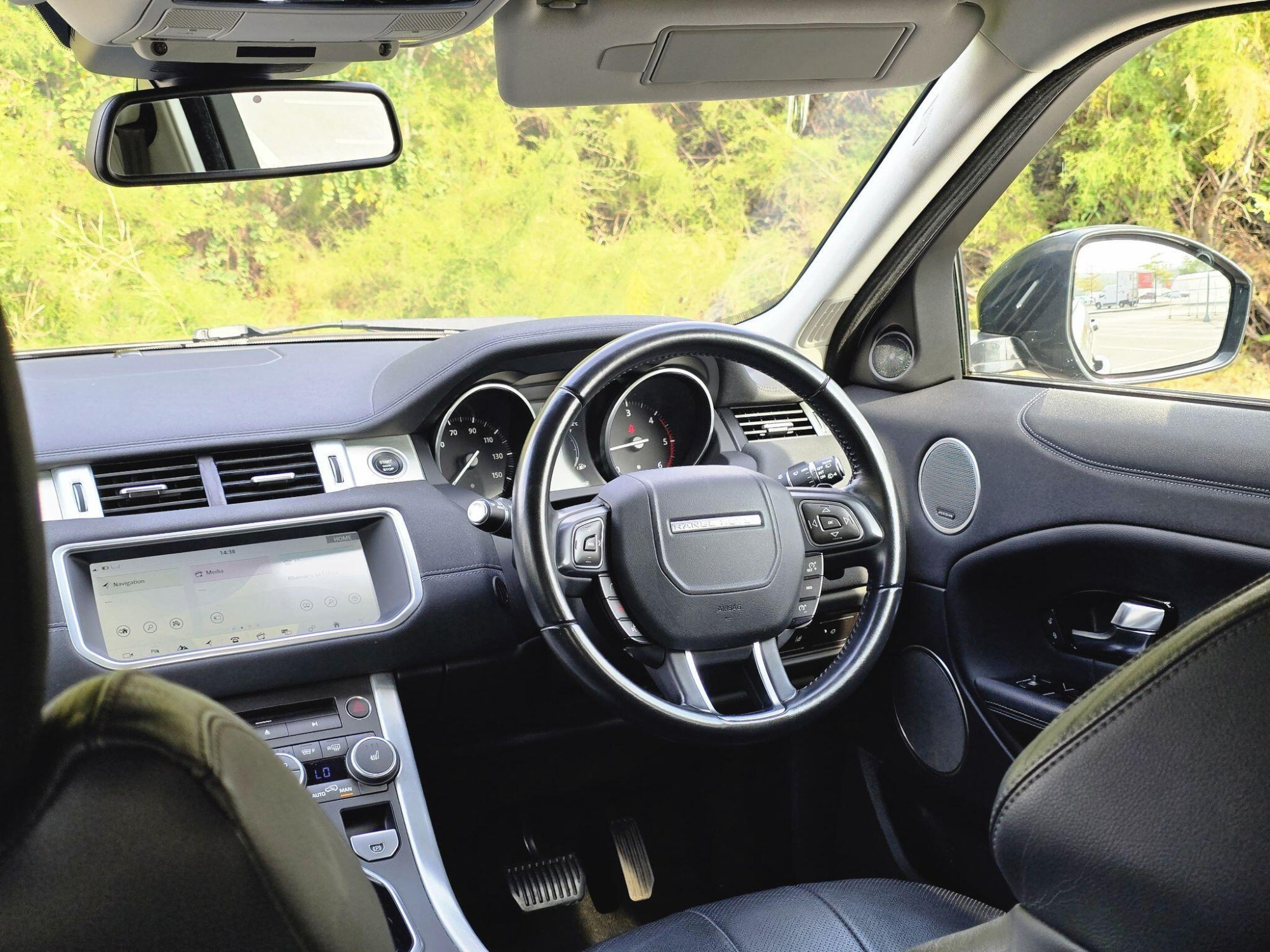 Land Rover Range Rover Evoque photo 2
