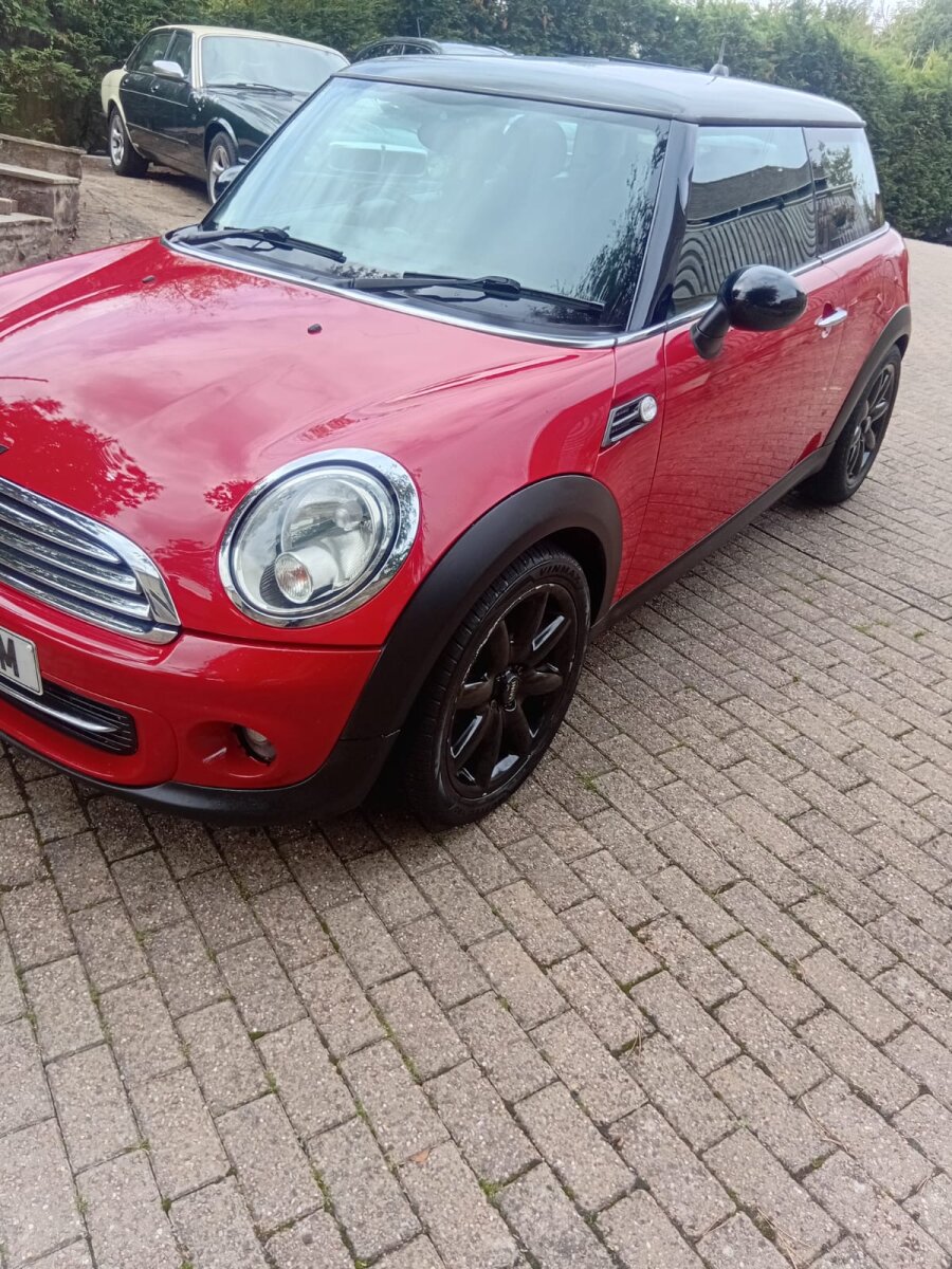2011 MINI Hatch photo 3