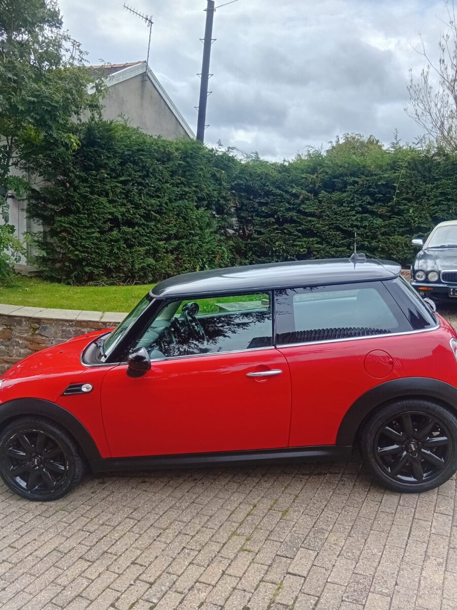 2011 MINI Hatch photo 4
