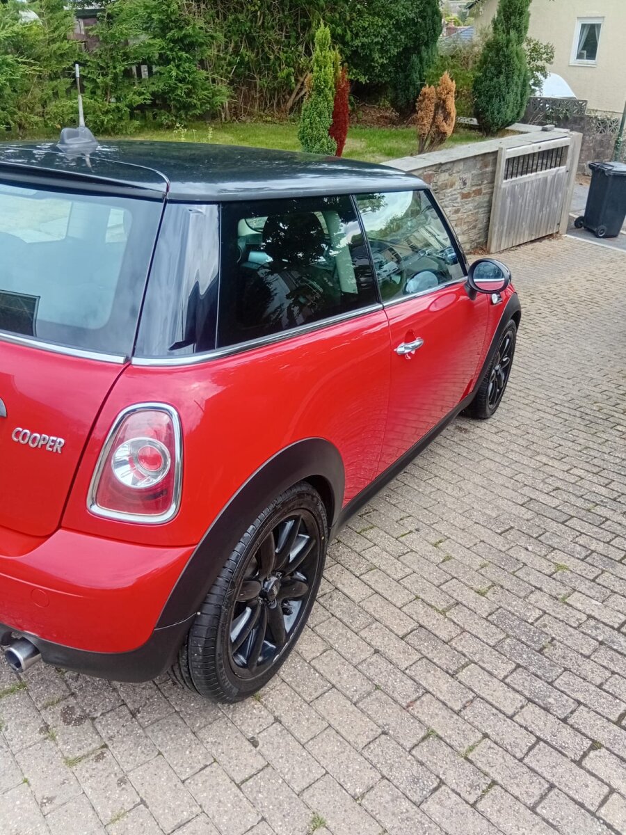 2011 MINI Hatch photo 7