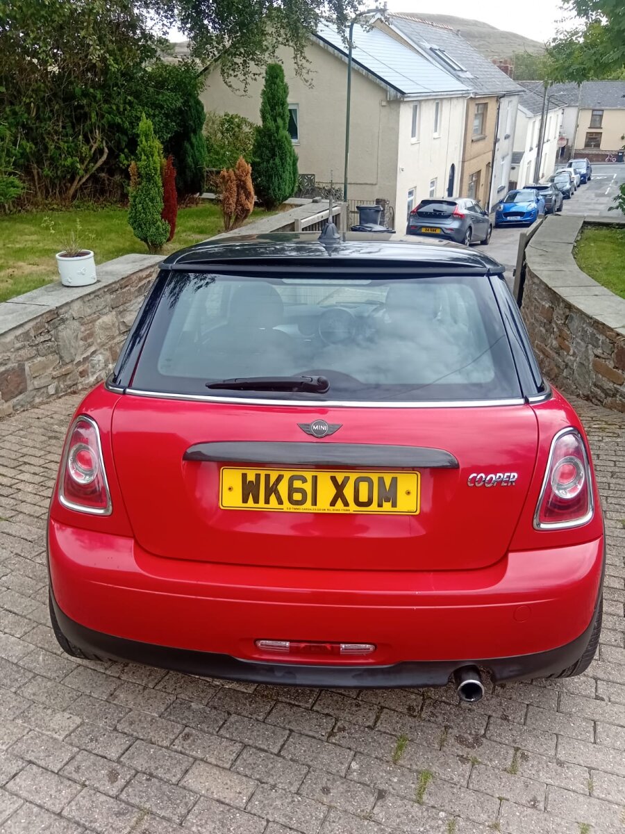 2011 MINI Hatch photo 8