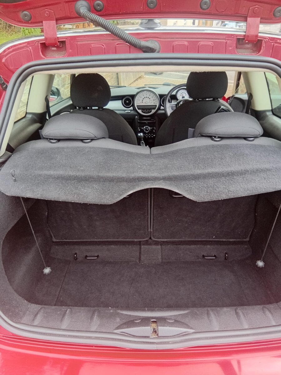 2011 MINI Hatch photo 12