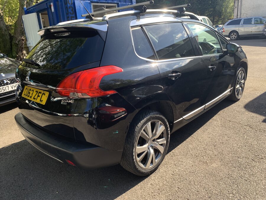 Peugeot 2008 photo 2