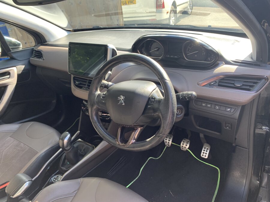 2013 Peugeot 2008 photo 12