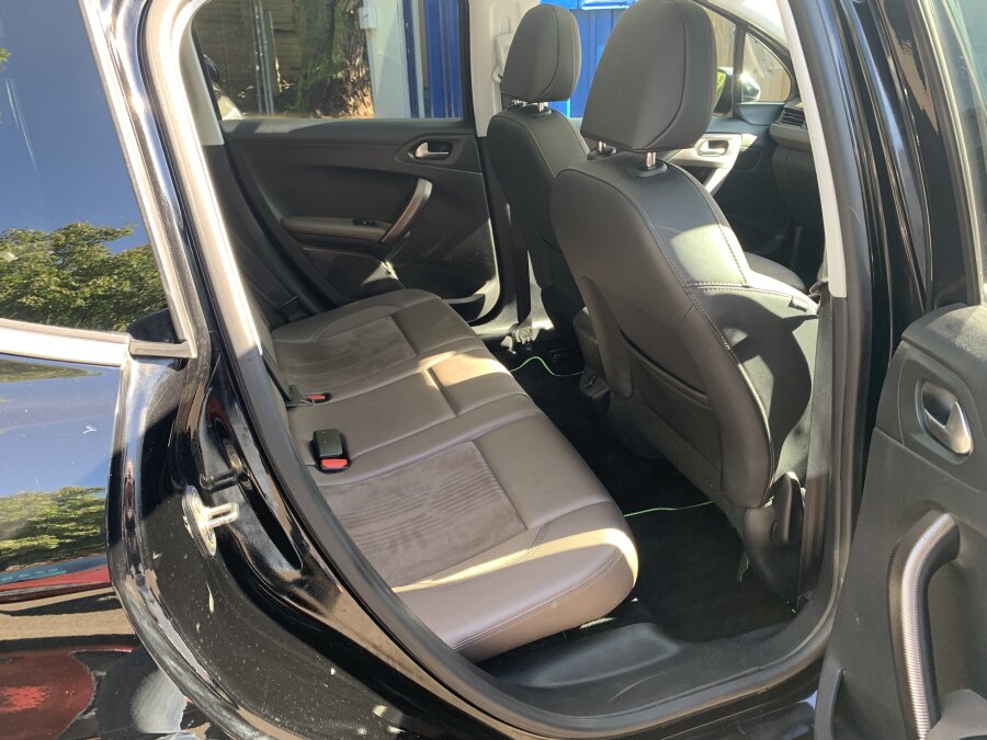 2013 Peugeot 2008 photo 14