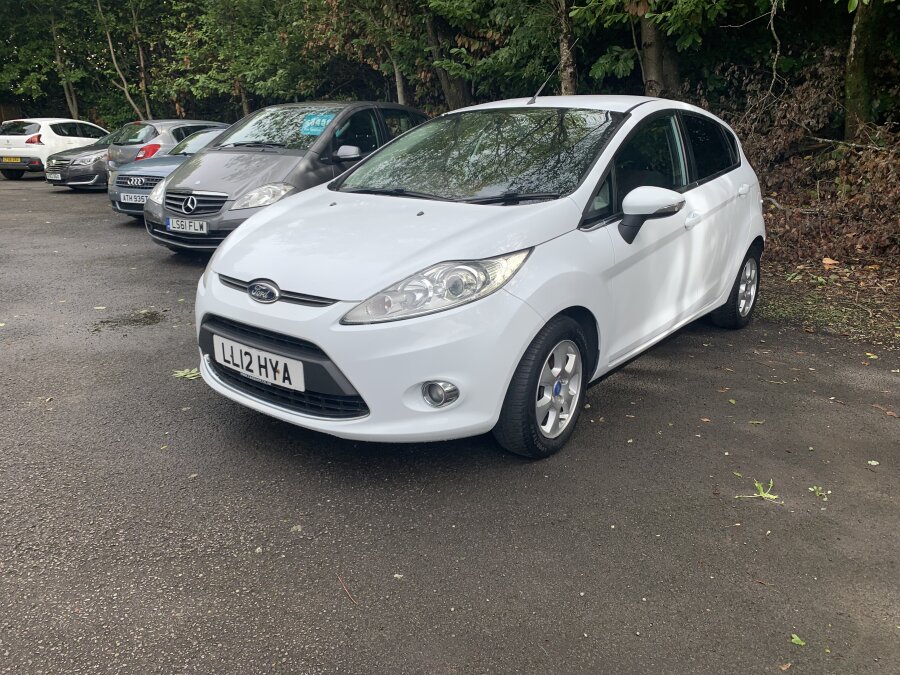 Ford Fiesta photo 2