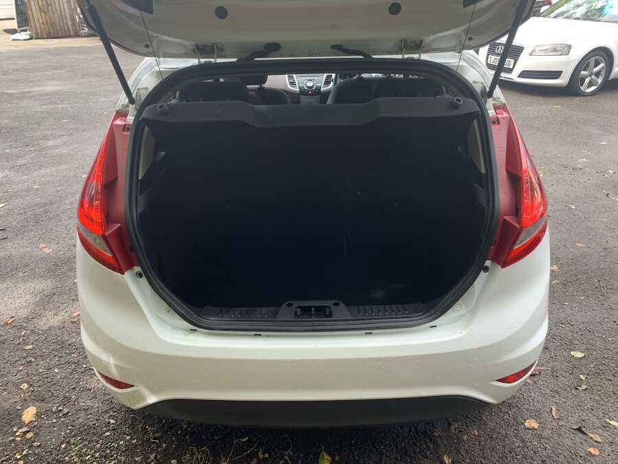 2012 Ford Fiesta photo 11