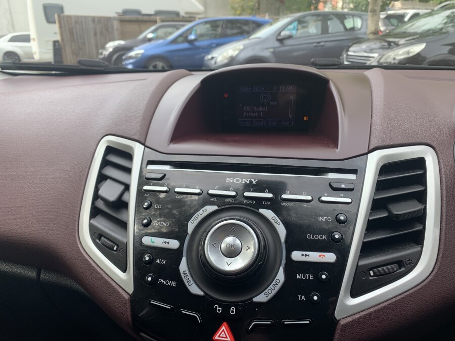 2012 Ford Fiesta photo 12