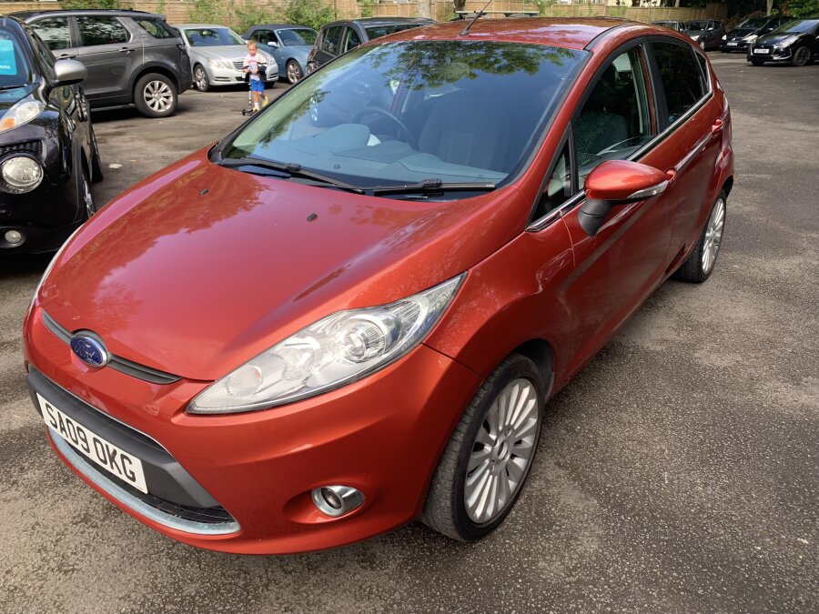 Ford Fiesta photo 2