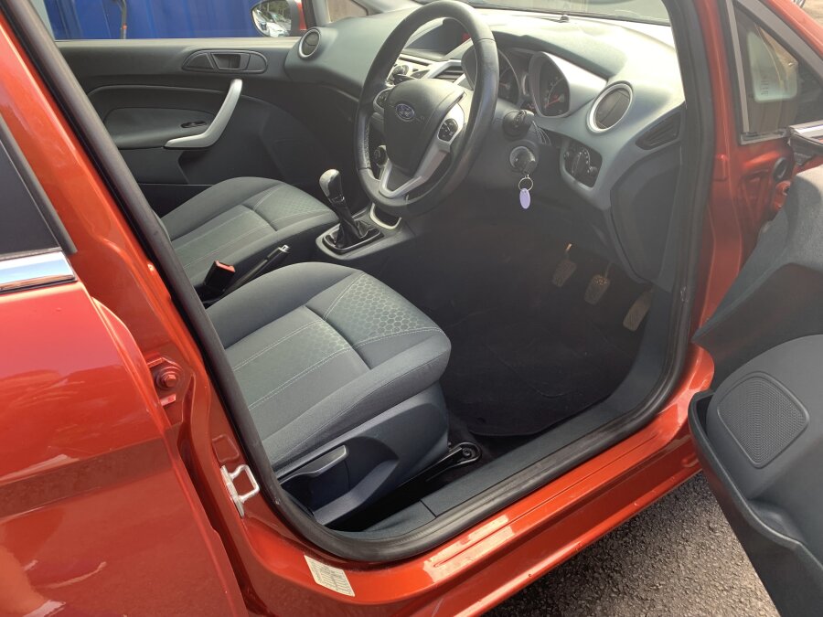 2009 Ford Fiesta photo 7