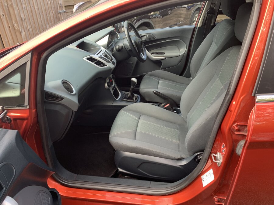 2009 Ford Fiesta photo 8