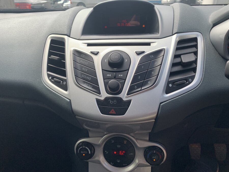 2009 Ford Fiesta photo 14